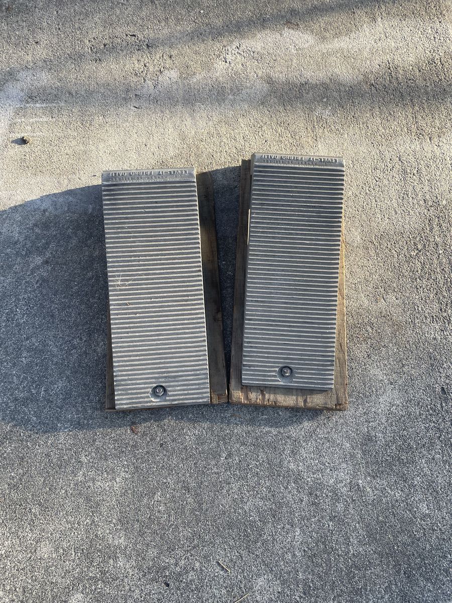 Level-it Brand Industrial Wheel Chocks