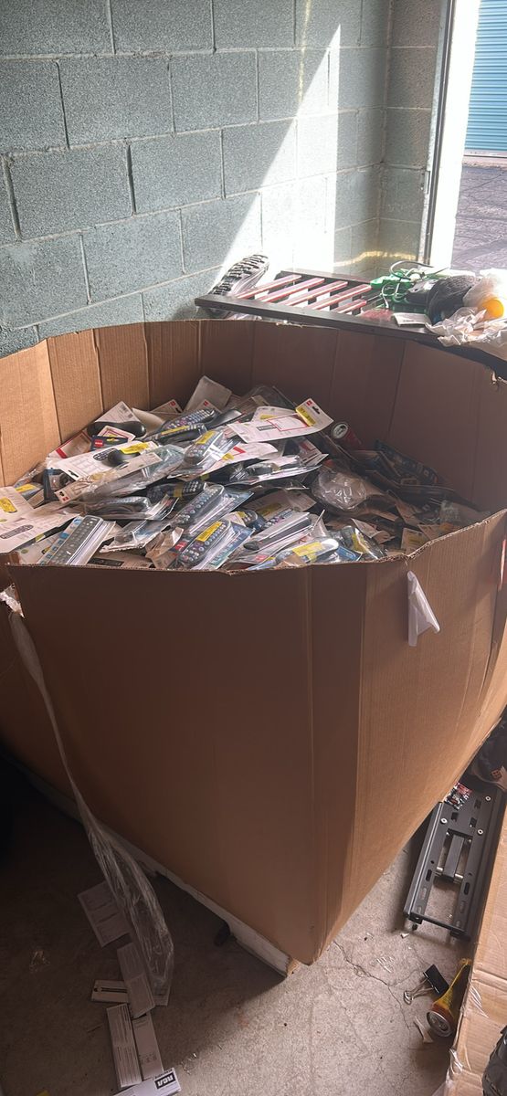 Pallet liquidation sale entire pallet 500+ remote