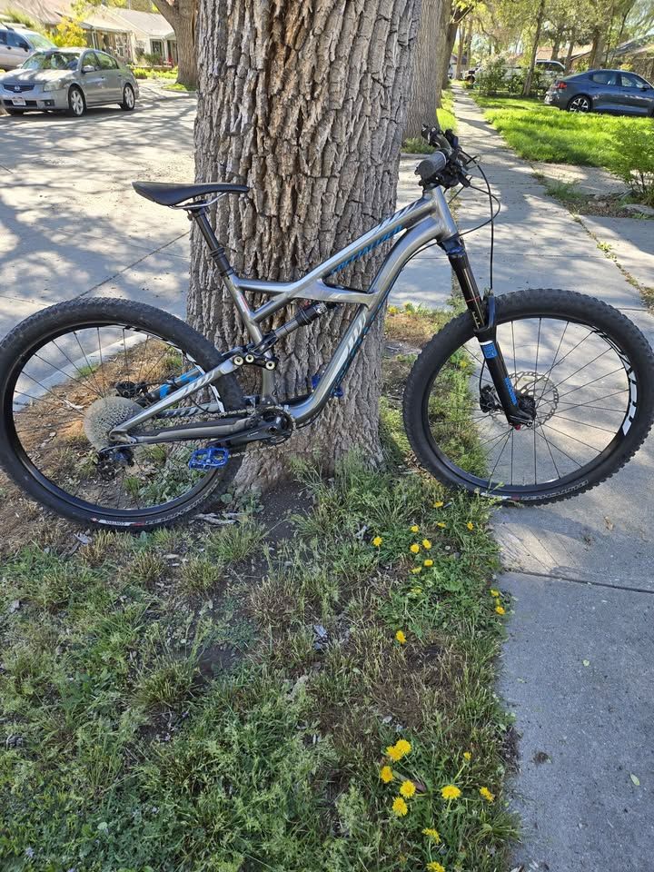 2015 Specialized Enduro Comp 27.5 wheels. Tubeless. Dropper seat post. Excellent condition.