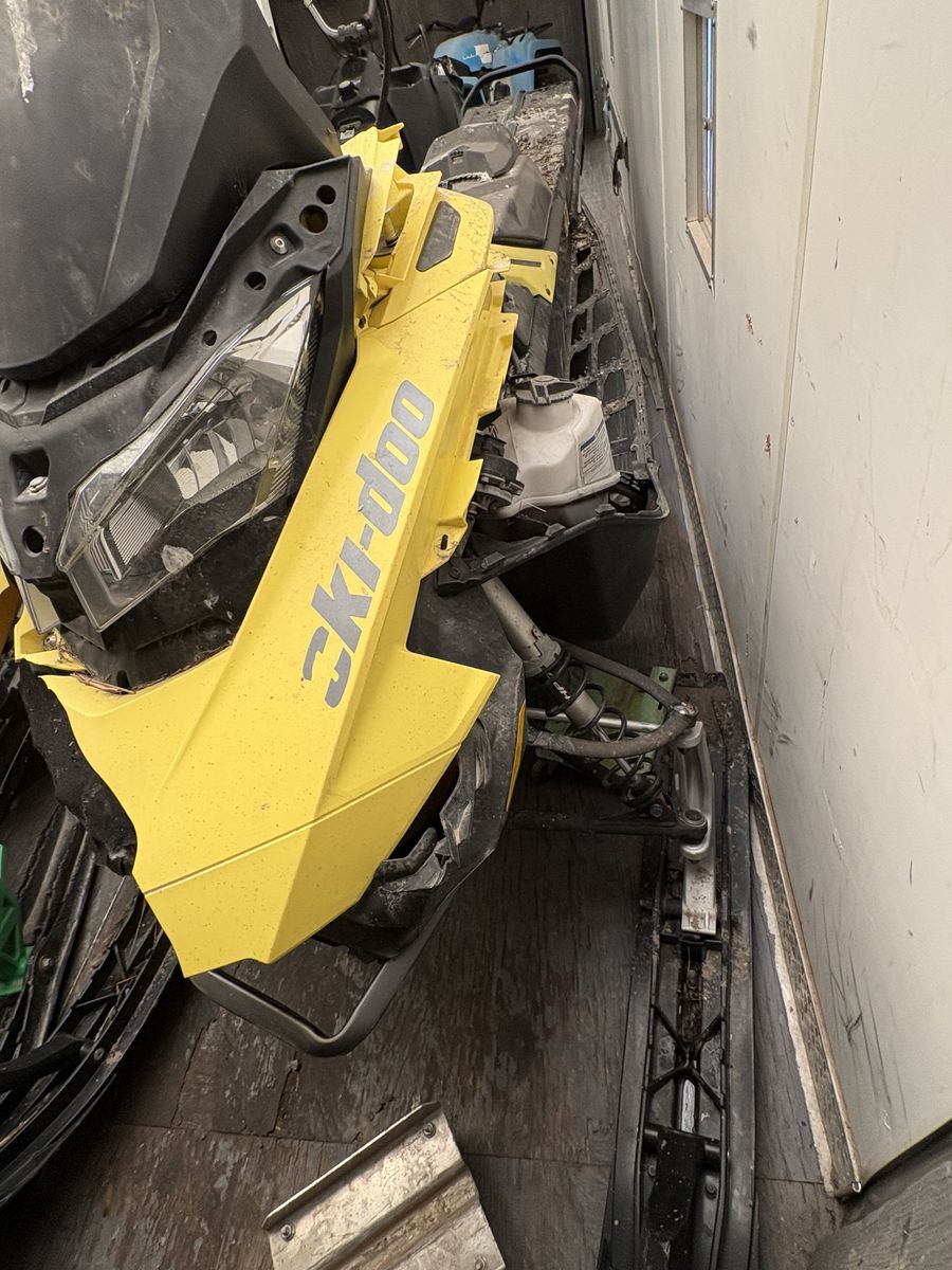 2017 Skidoo 850 Partout