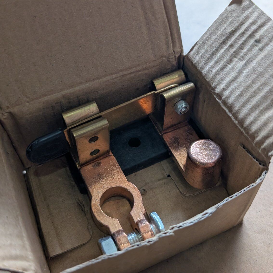 Battery disconnect Top post mount