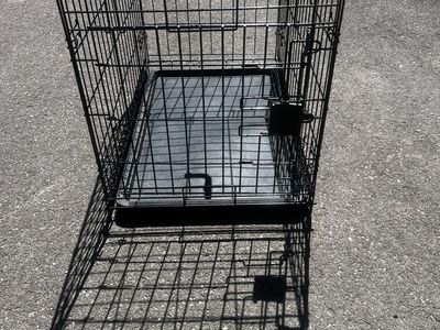 Medium 30-Inch Wire Dog Crate – Excellent Condition!