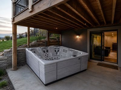 Bullfrog Hot Tub Spa M9 - Premium Solitude Acrylic Shell, with Whitewash exterior.