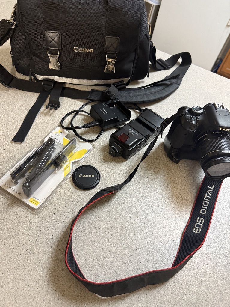 Canon T3i 18MP DSLR, 18-55mm f/3.5-5.6 IS II Lens - W/BATTERY GRIP, 2 BATTERIES