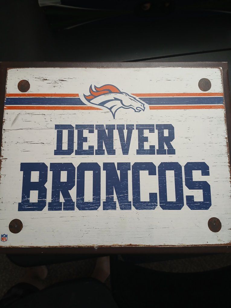 Denver Broncos Distressed Vinyl Wall Sign NFL Team Decor 20" x 16"