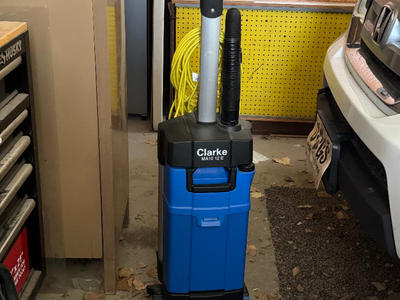 MA10 12E Upright Scrubber