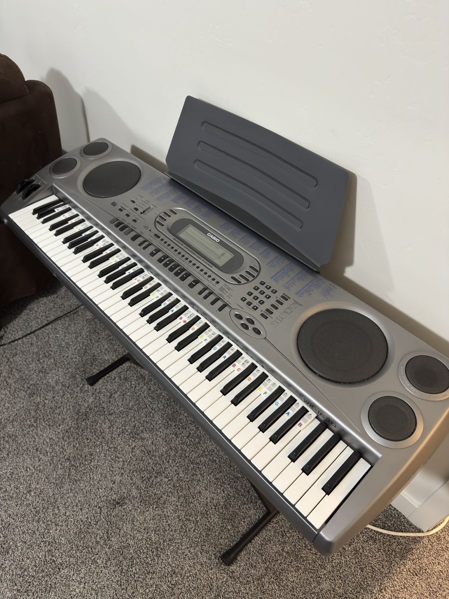 Casio WK-1630 Keyboard with Stand