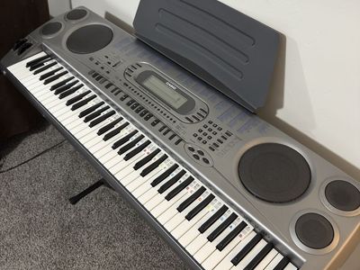 Casio WK-1630 Keyboard with Stand
