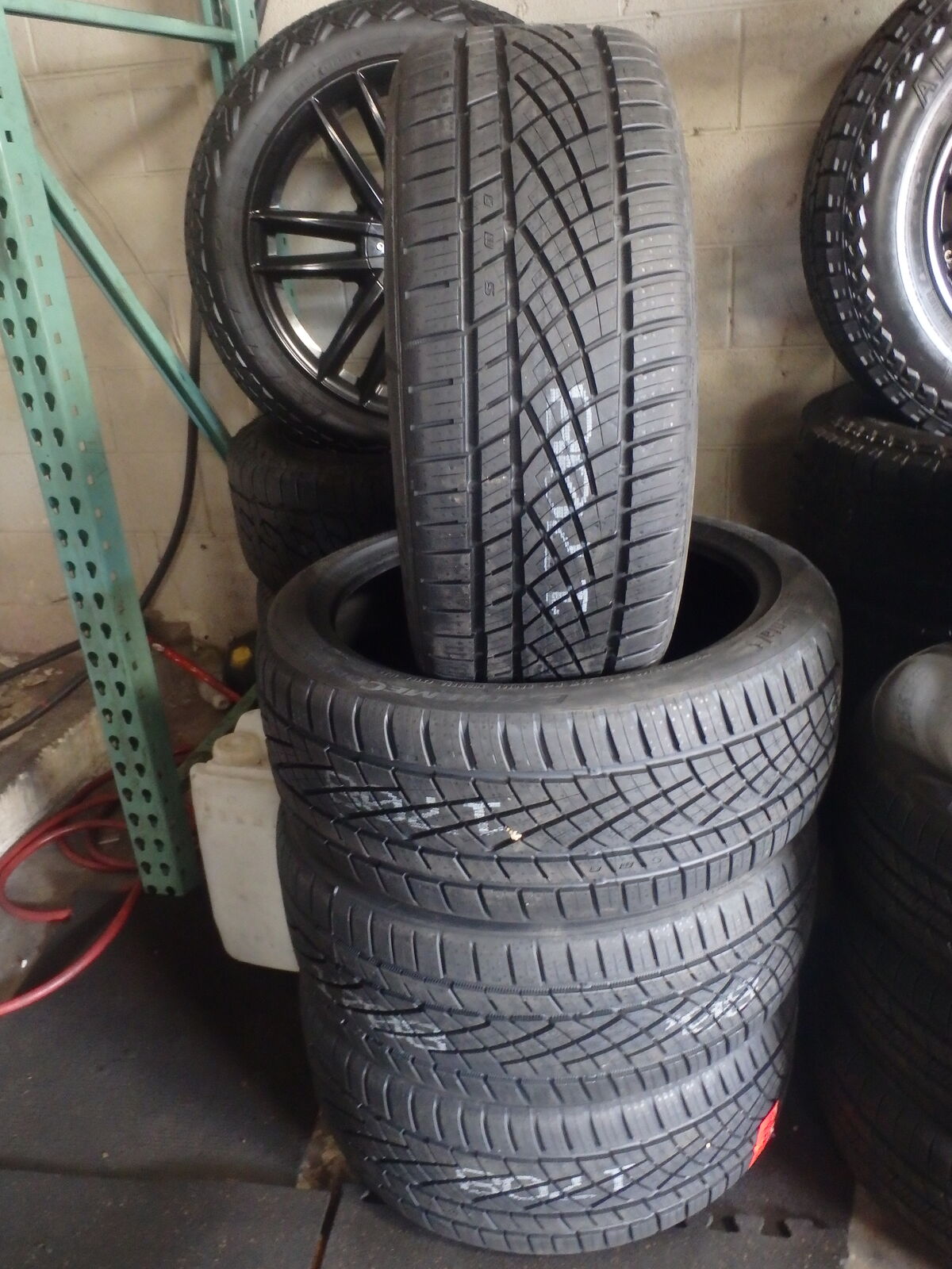 235/40R19 CONTINENTAL EXTREME CONTACT DWS 06 PLUS SET OF BRAND NEW TIRES