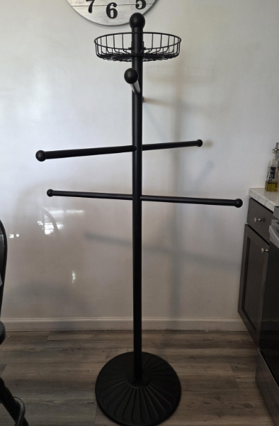New in box Weighted Pool Towel Rack