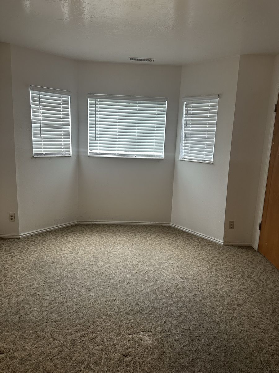 Large master bedroom for rent- Womens