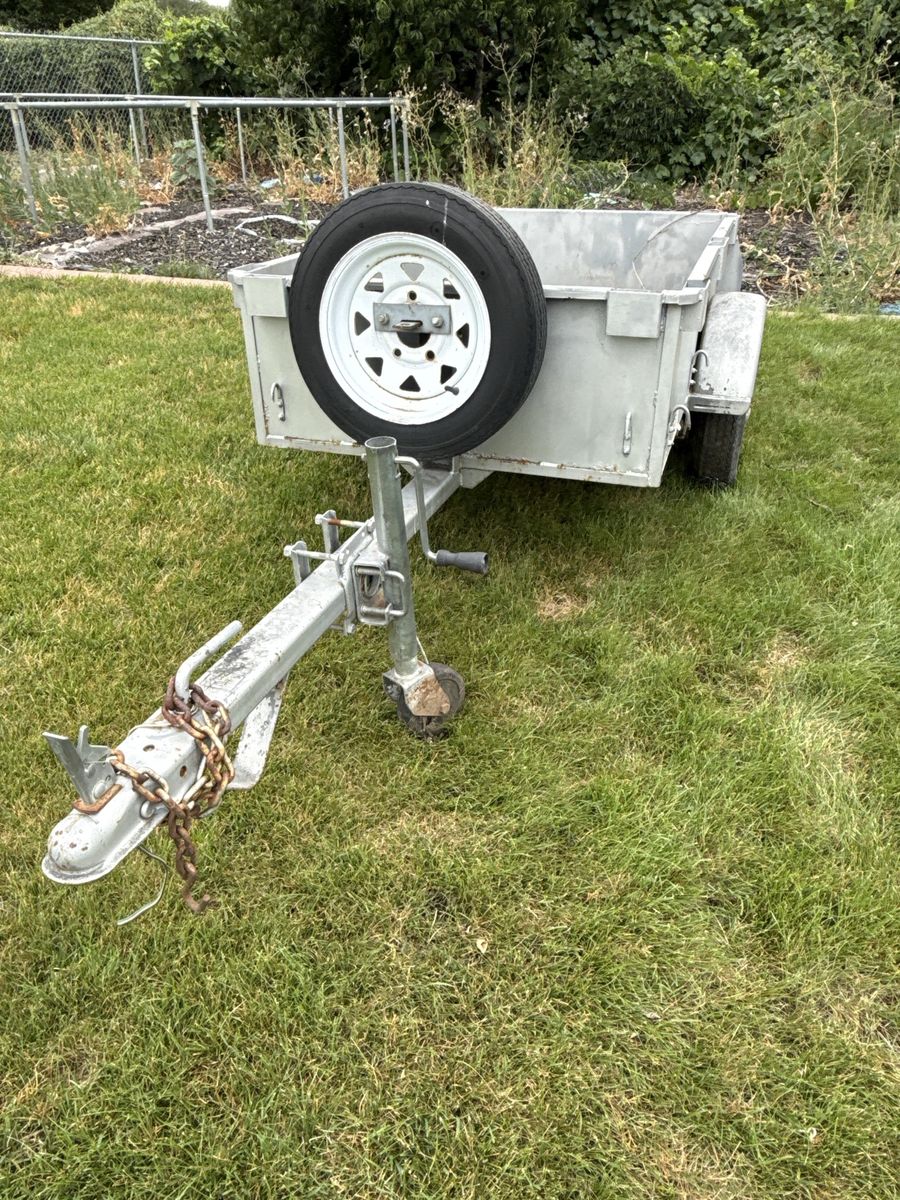 Small Utility Trailer 3’ x 5’
