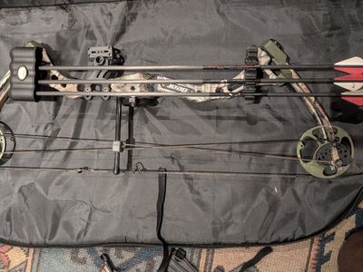 Compound Bow Hunting Setup with Soft Case, Arm Guard, Release & Accessories