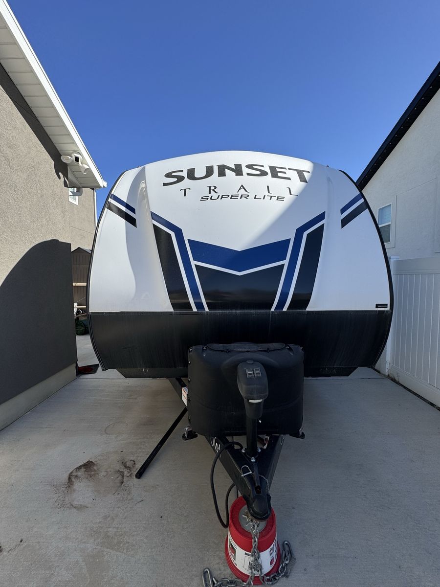 2022 Keystone Crossroads Sunset Trail Travel Trailer