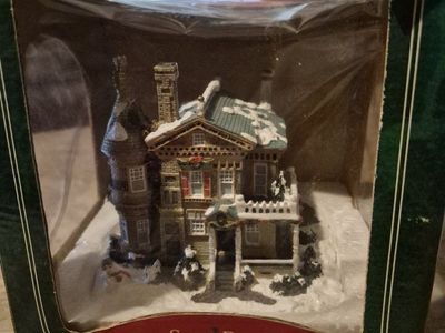Santa's Best Christmas In New England Hand Painted Collector Quality Victorian House