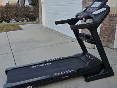 SOLE F63 TREADMILL ONLY USED 4 MONTHS