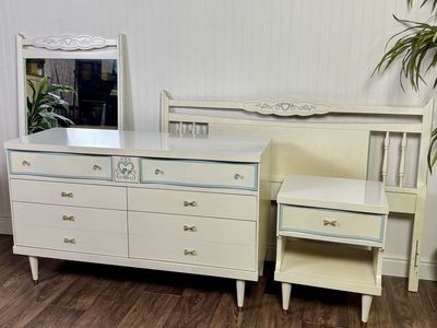 Vintage Mid-Century Bassett Bedroom Set – Dresser, Mirror, Nightstand & Full Headboard