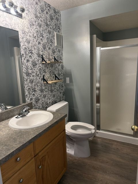 Main image 6