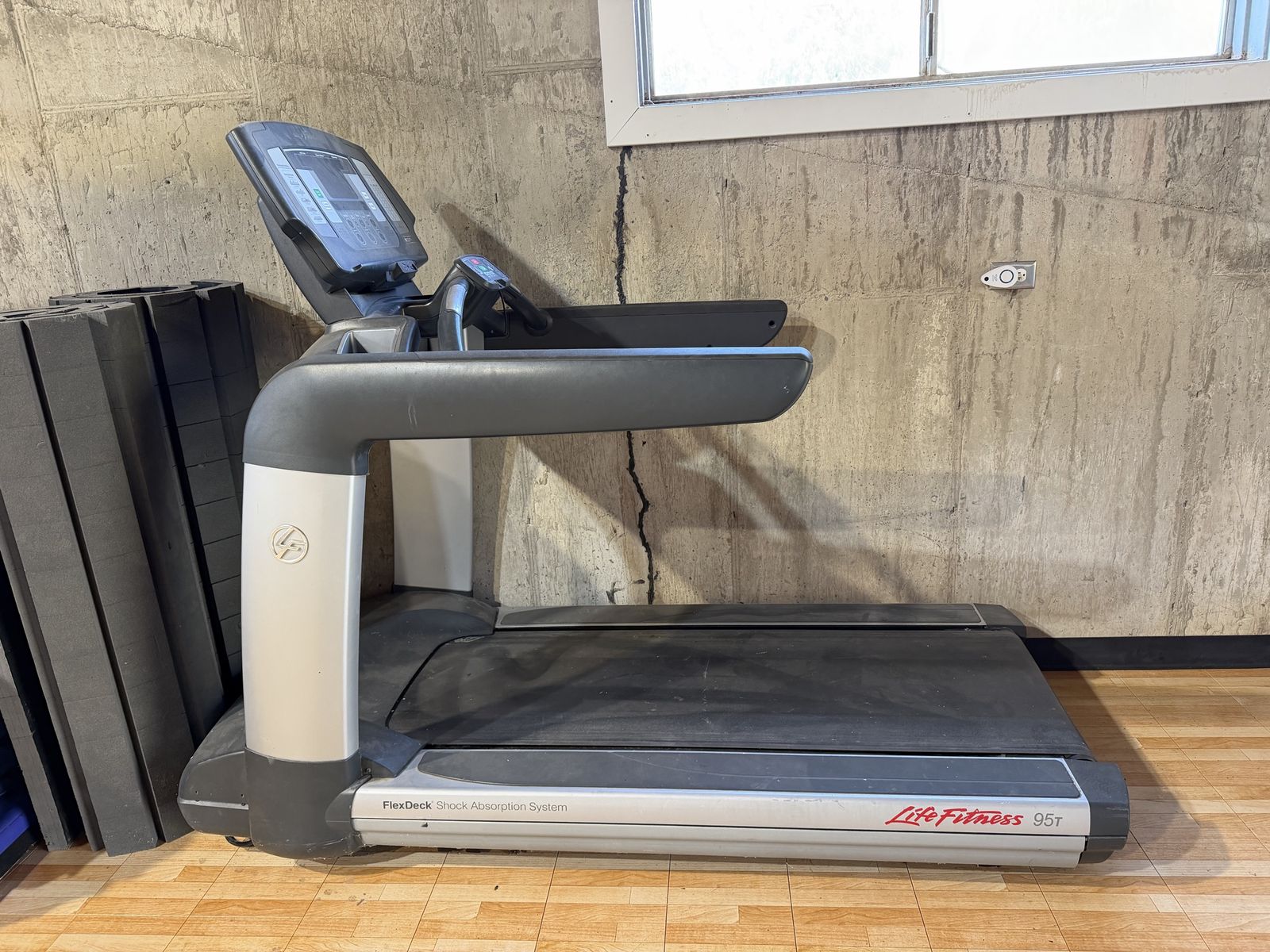 Commercial Treadmill – Heavy Duty Home Gym