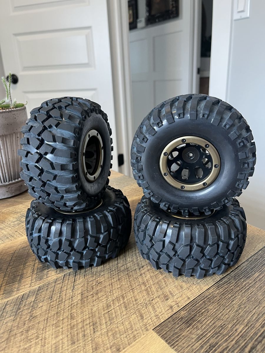 (4) Redcat Everest 2.2" Tires & Bead Lock Wheels