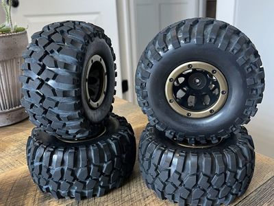 (4) Redcat Everest 2.2" Tires & Bead Lock Wheels
