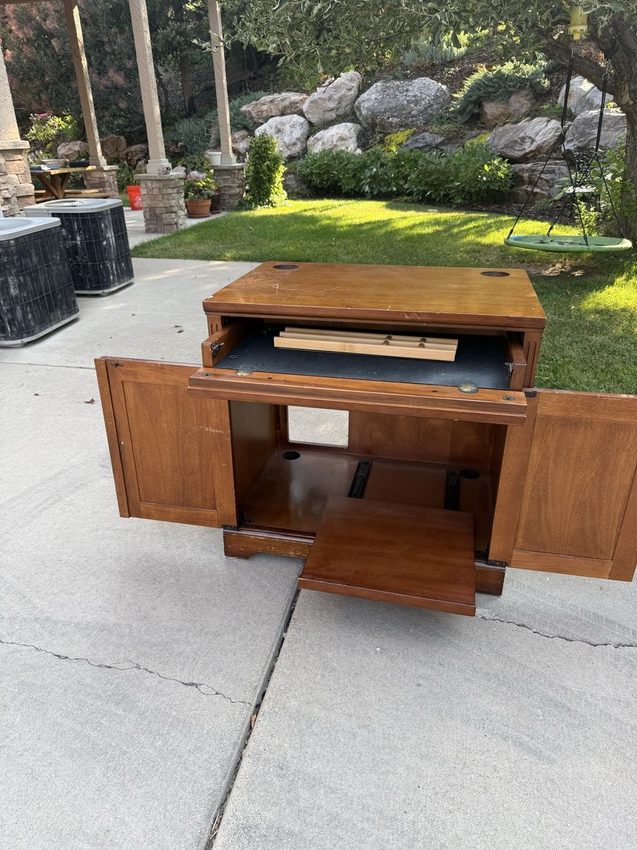 Computer desk