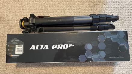 Brand new Vanguard Alta PH-32 pan head.