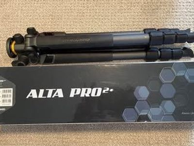 Brand new Vanguard Alta PH-32 pan head.