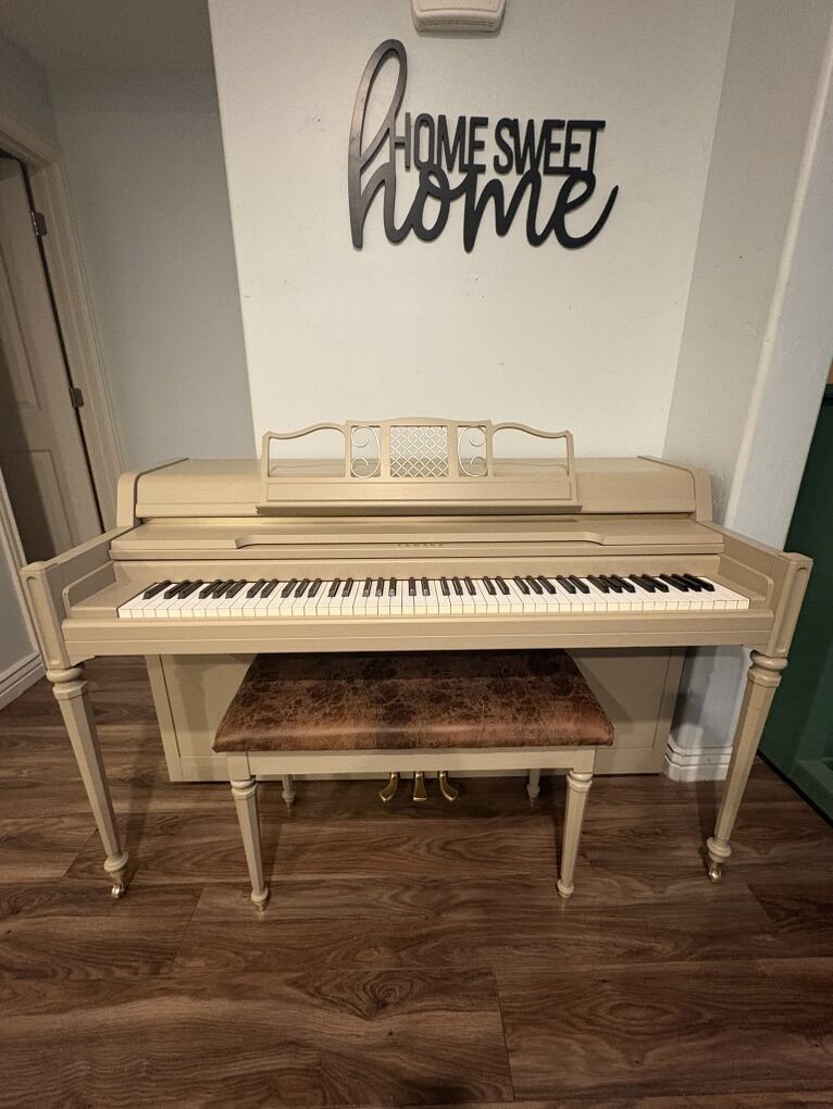 Yamaha Beige Piano, Original Owner