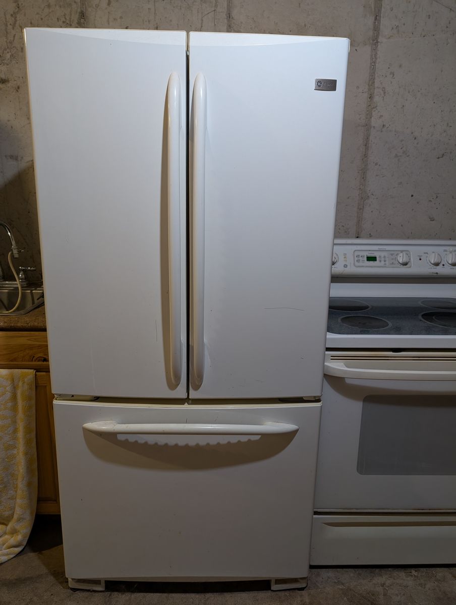 Used Fridge (good garage fridge)