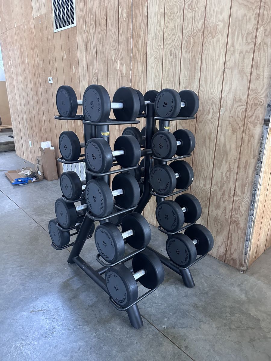 Technogym Dumbbell Rack with 16-34kg Round Dumbbells - Full Set