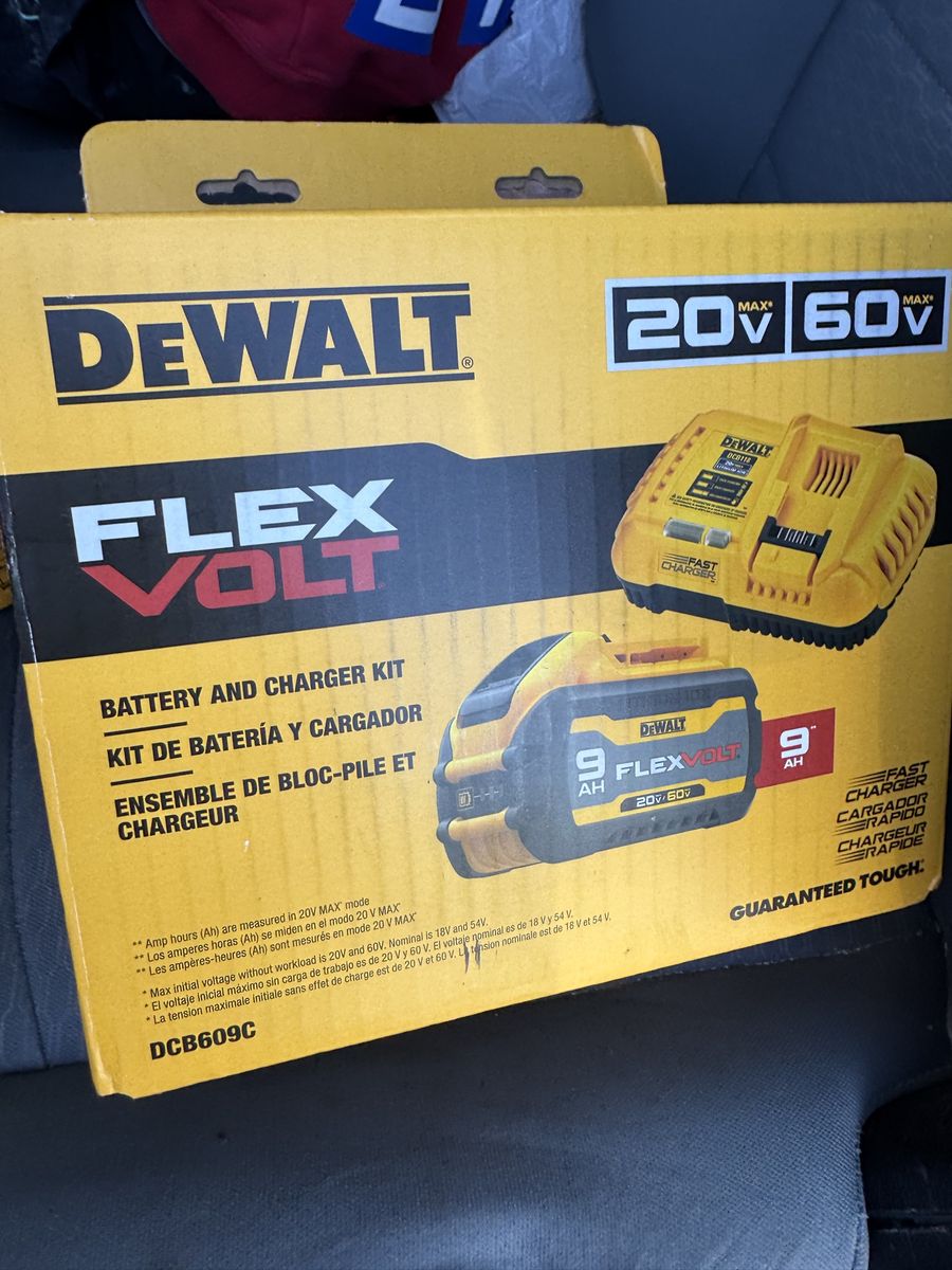 Brand New Dewalt 9ah battery w fast charger