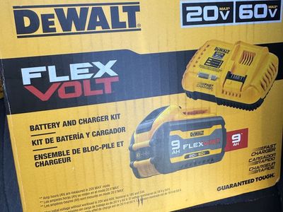 Brand New Dewalt 9ah battery w fast charger