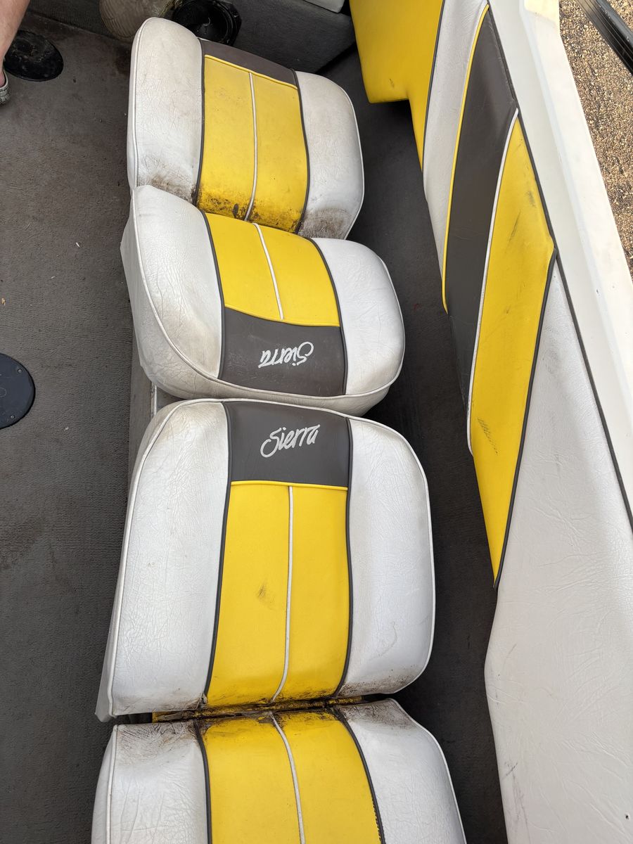 1990 Glastron 19’ Open Bow Inboard