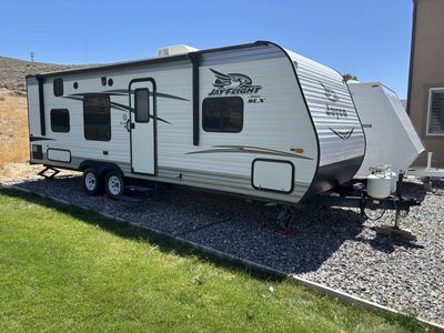 Jayco Jay Flight SLX Travel Trailer - Well-Maintained & Ready for Adventure