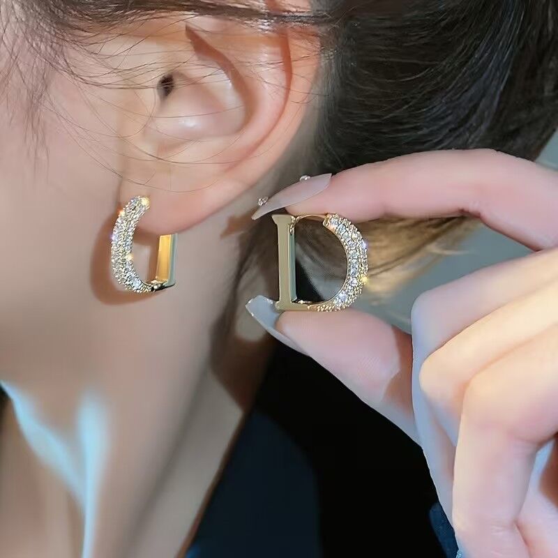 D Earrings Gold Beautiful NEW