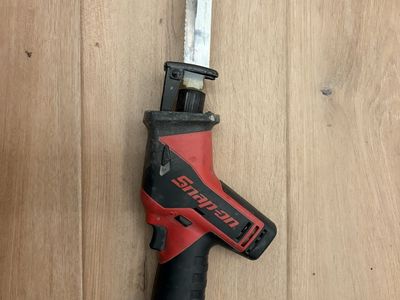 Snap-on reciprocating saw