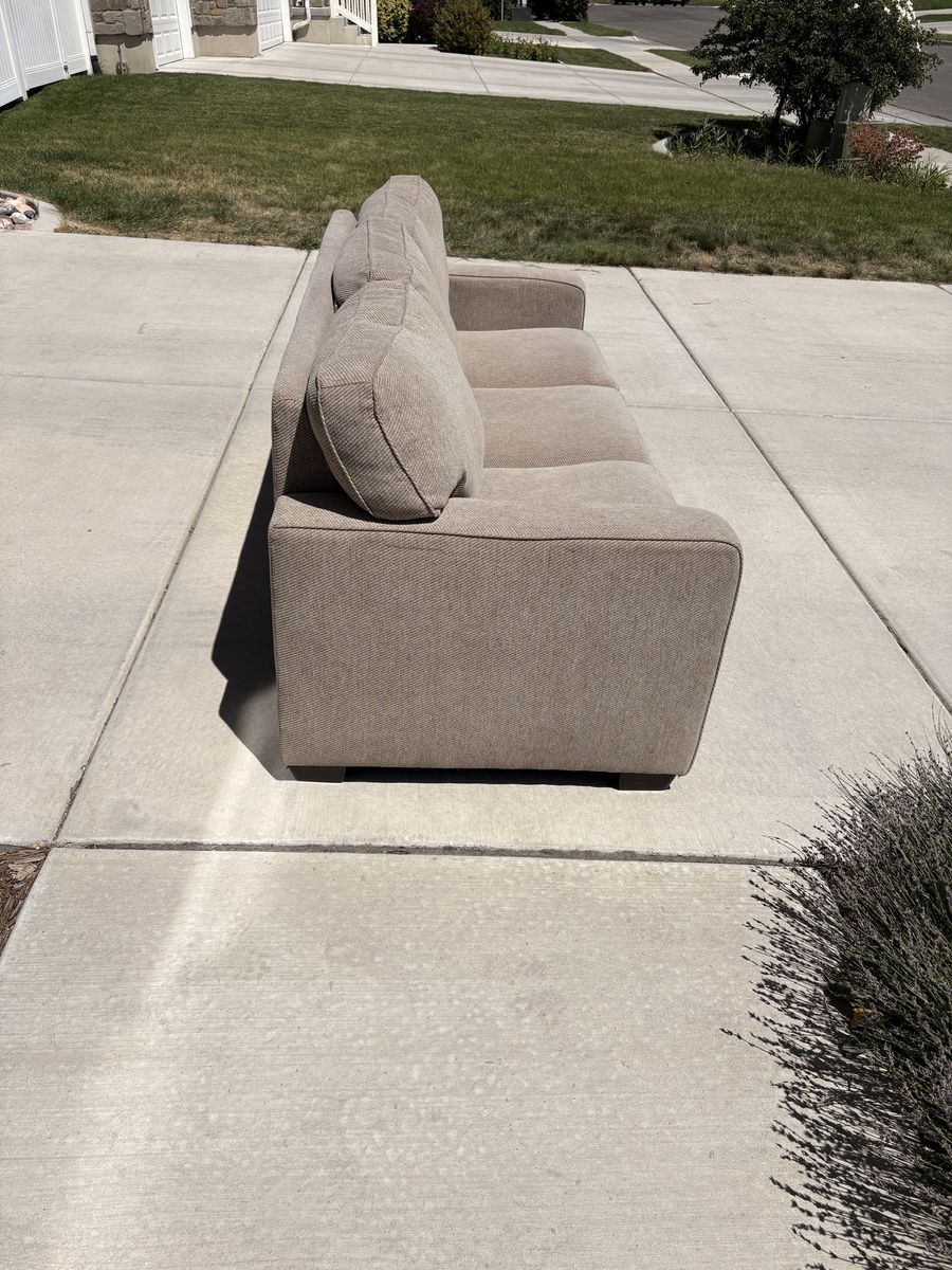 Main image 4