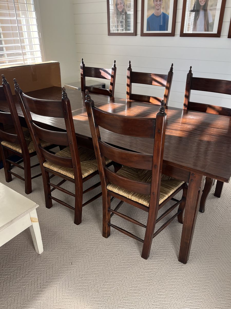Dinning room table with 6 chairs