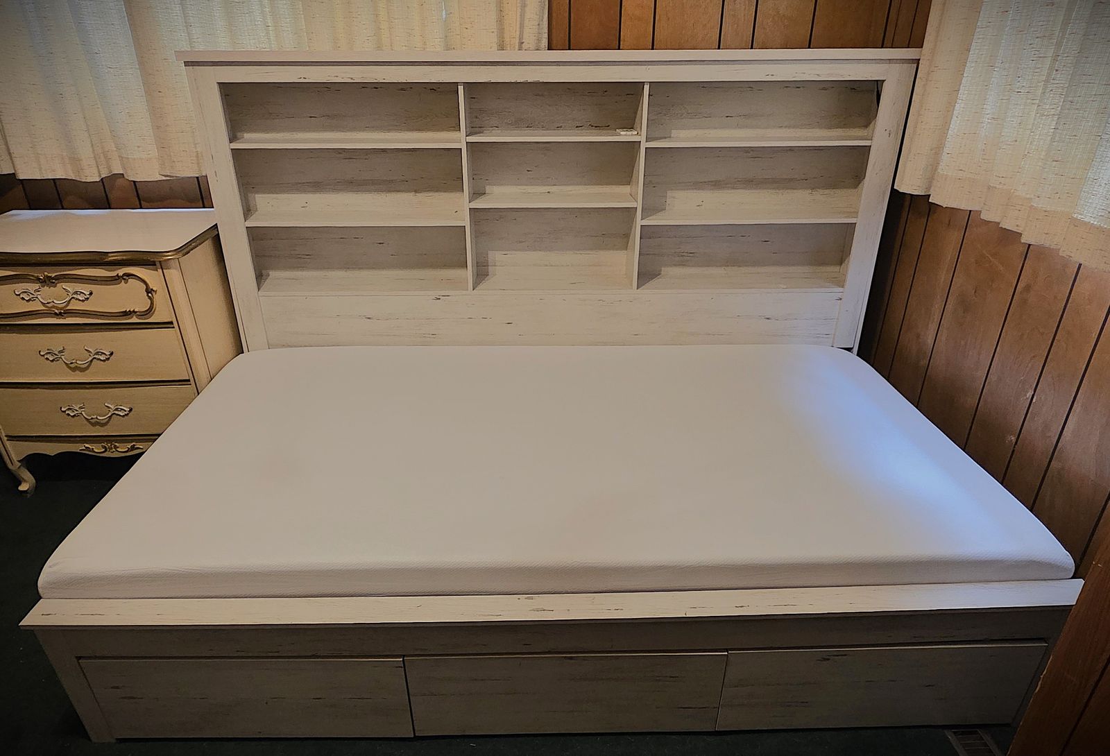 New - Jocisland Twin Farmhouse Wood Daybed and Mattress