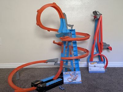 Hot Wheels Sky Crash Tower & Double Loop Dash Straight Track