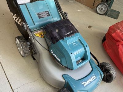 Makita LXT 18V x2 36V Cordless Brushless Lawn Mower with Catcher Bag & 2 Batteries