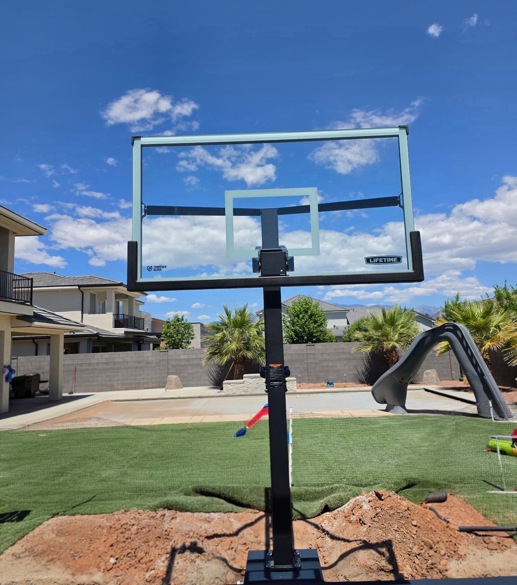 New Lifetime Mammoth 72 inch basketball hoop