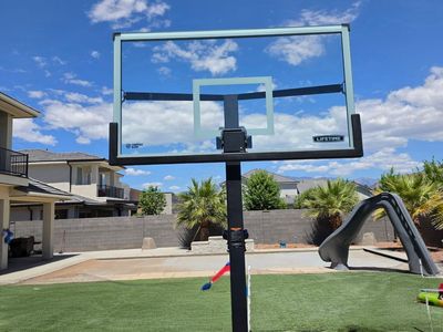 New Lifetime Mammoth 72 inch basketball hoop