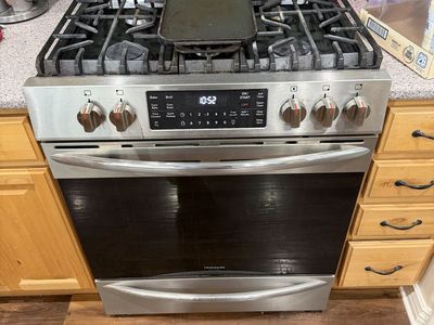 Frigidaire Gallery FGGH3047VFC Stainless Steel Gas Range with Griddle