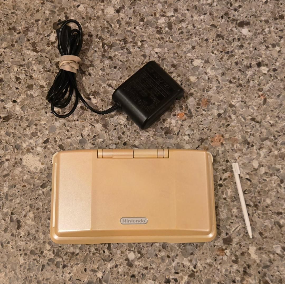 Nintendo ds with charger and stylus! Trades considered!