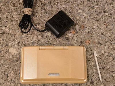 Nintendo ds with charger and stylus! Trades considered!