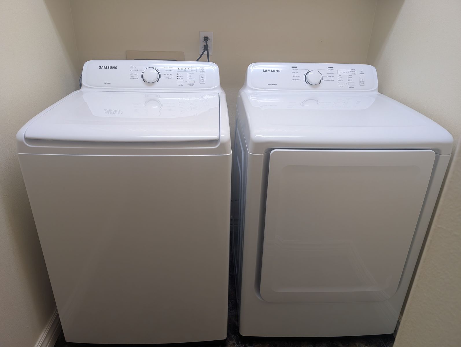 White Samsung Top-Loader Washer & Gas Dryer Set