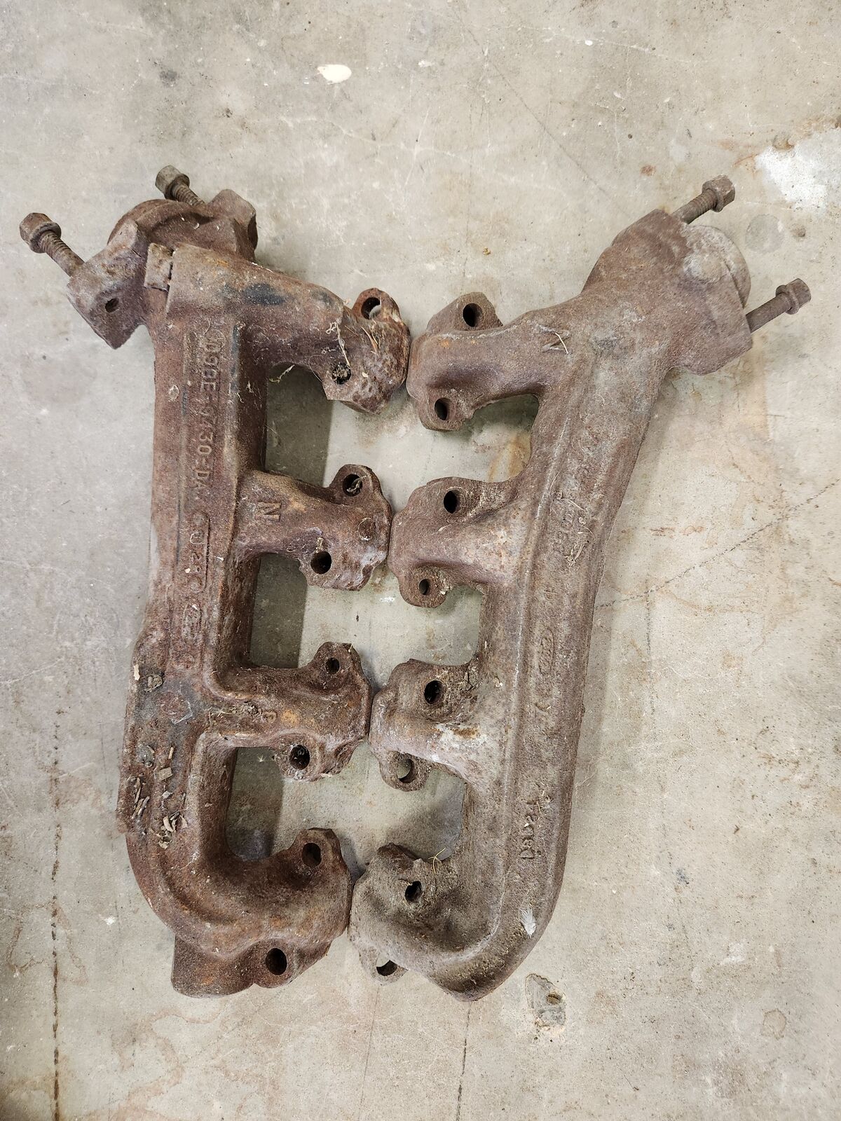 Ford 302 exhaust manifolds