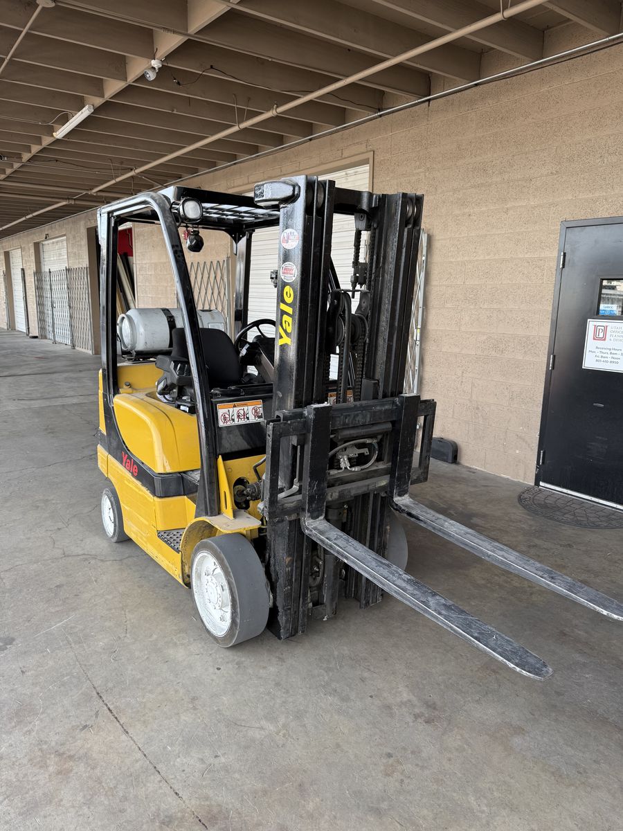 Yale Propane Forklift - Industrial Warehouse Lift Truck